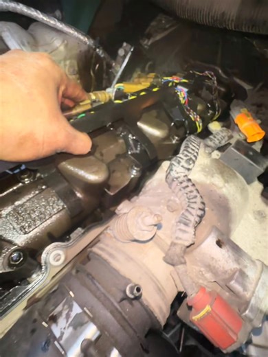 Internal leak 2011 international maxxforce DT 4300 😮‍💨😮‍💨😮‍💨 | Luis Martinez