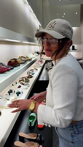 175K views · 1.4K reactions | the eldest of millennials vs Gen Z: Y2K fashion But really, how old were you in the year 2000?? during the height of Y2K fashion trends & because I know you want to know, my outfit is in my bio, click and you’ll see my IG feed with this video … or go to my LTK also in bio 﫶 https://liketk.it/5p1TM | Julia Marie B | Facebook