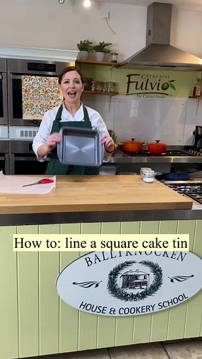263K views · 2.6K reactions | How to line a square cake tin Here’s the first way to line a square cake tin. Stay tuned for a shortcut of how to line a square cake tin. Next up – shortcut how to line a square cake tin Catherine Fulvio Ballyknocken House & Cookery School #tips #hack #cookeryschool #ballyknockencookeryschool #cookinghacks #quicklesson #kitchenhack #onlinecooking #cookingclasses #cookeryclasses #linecaketin #square #quickandea | Catherine Fulvio | Facebook