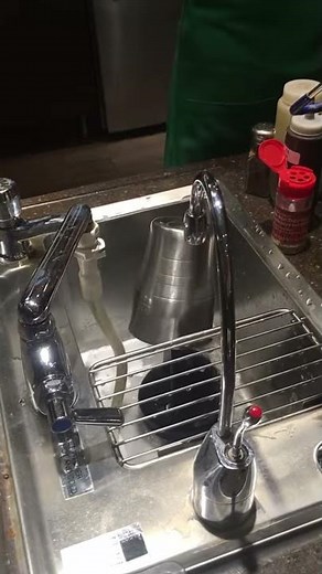 Starbucks' automatic cup rinser