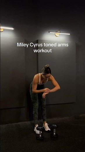 Miley Cyrus Toned Arms Workout 💪🏼