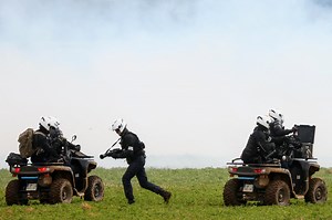 Politiet trapper opp kampen mot klimaaktivister. – Jeg fikk en dårlig følelse allerede før jeg åpnet døren, sier aktivist.