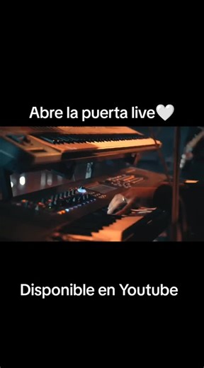 Que unción se siente a través de una pantalla,🔥 no me imagino como se sintió de poderoso esa noche🙌🏻 Dios siga, guiando, moldeando y perfeccionando la obra que comenzó en @Rossmariaofficial ❤️ #abrelapuerta #live #youtube