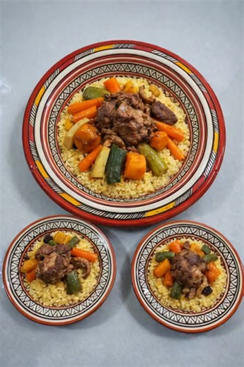 Nothing beats a traditional Moroccan couscous presentation 🇲🇦✨ A large serving plate with two small plates, perfect for family meals and special moments. Handmade pottery that reflects the beauty of Moroccan craftsmanship.❤️😍 #MoroccanCouscous #MoroccanCraft #PotteryLovers #MadeInMorocco #TraditionalPottery