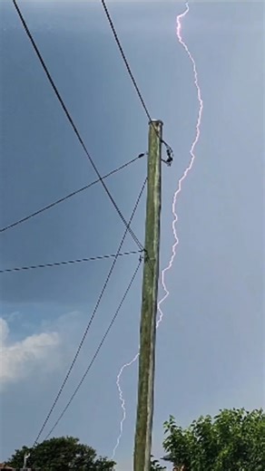 Clear Air Lightning Strike 🌩 Loud Thunder #storm #thunder #weather