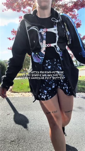 Daily hot girl walk, I thought my outfit looked cute 😂 #cardio #fitmoms #gymfitoftheday #dailywalk #fyp
