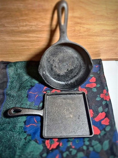 Vintage Cast Iron Cookware - Small Skillet & Pan Set 2pcs Round Wagner Ware #3 and Square Shape - Etsy