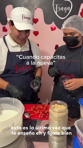 “Cuando tienes que capacitar a todo tu personal en 1 día 🤣, excelente ambiente laboral 🥰. . . #fresasconchocolate #contenido #fresa #humor #risa #broma #tiktok #fypシ #f #emprendimiento #viral
