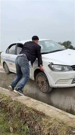 A Car Falls Off A Ditch On A Rural Road Here's The Correct Way To Save Yourself!