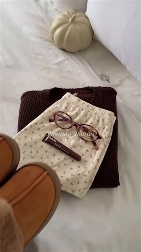 shreya on Instagram: "Fall edition 🍂🤎 #fallmorning #morningroutines #falldecor #fallseason #morningdiaries #pinterestinspired #girltherapy #fyp"