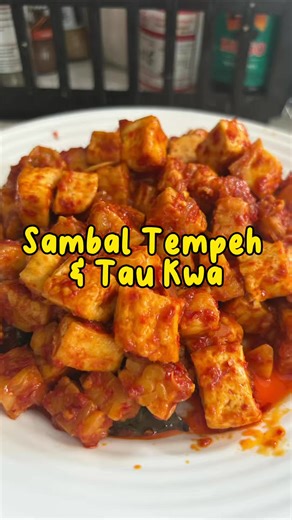 Sambal Tempeh & Tau Kwa Ingredients: 1 block tempeh, cut into small cubes and fried until half-dry 1 block tau kwa (firm tofu), cut into small cubes and fried until half-dry 3 cloves garlic, sliced 5 shallots, sliced 50 g dried chillies, soaked and blended into a paste 1 bay leaf 2 slices galangal 1 tbsp sugar 1/2 tsp salt 1/2 tsp mushroom powder 80 ml water Happy Cooking!! #thebosskitchenrecipes #sambaltempeh #sambaltempehrecipe #sambaltempehtaukwa #sambaltempehtaukwarecipe