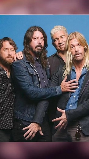 Foo Fighters Bee Gees . #sabiasesto #beegees #foofighters #music70s #davegrohl #barrygibb #robingibb #mauricegibb #musicadisco #colaboraciones #taylorhawkins #joshfreese #patsmear #chrisshiflett #music00s Créditos: IG .Fefe.music . . . #marinamusik | 𝐌𝐚𝐫𝐢𝐧𝐚 𝐌𝐮𝐬𝐢𝐤