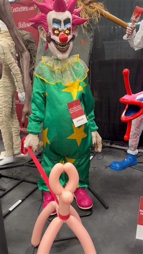 ￼￼ Spikey killer klowns from Outer space from Halloween costumes ￼￼￼
