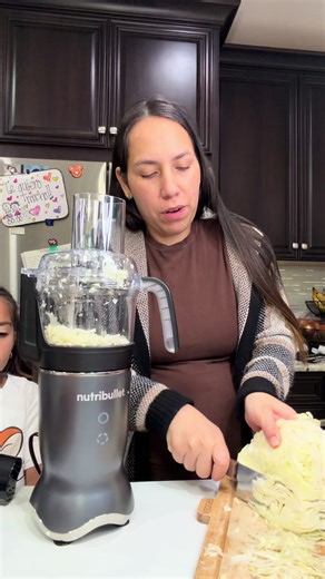 Probando el cortador de el procesador de la nutribullet 🔪 🥬 alomejor para otras cosas si me funciona mejor 🤭 #momlife