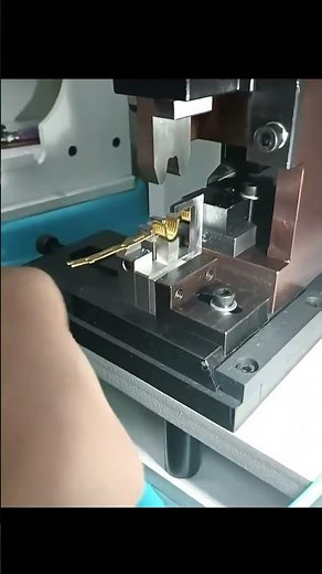 Multi-conductor joint crimping machine using U-shaped terminals #wire #harness #stripping