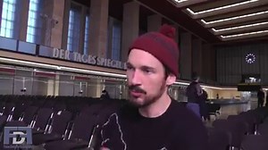 Ihr Lieben, am 22. März 2018 besuchten wir das Dreh-Set zu Florians aktuellem Kinofilm "100 Dinge". Nach einem interessanten Drehtag im Flughafen Berlin-Tempelhof hatten wir die Möglichkeit, ihm einige Fragen zum Film zu stellen. Wir danken Florian und allen Beteiligten für einen kurzweiligen Tag in Berlin! LG vom Admin-Team Hier geht's zum Video auf Youtube: https://youtu.be/aiIXXRjAp1A | Florian David Fitz