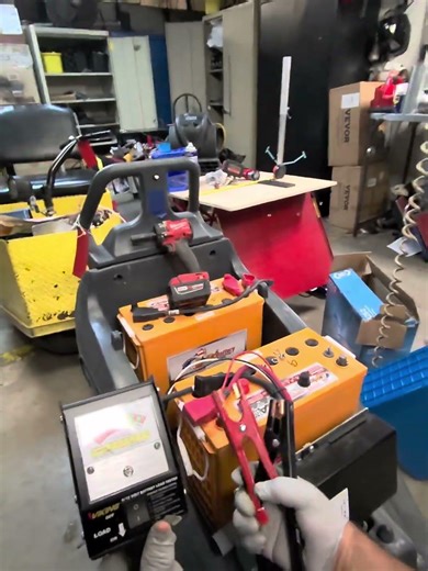 Battery load testing. aadvance bu800