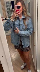 New Trucker denim jacket is what we’re wearing this spring 🌸🌸🙌🏻 —-> https://liketk.it/575mO | The Mom In Style