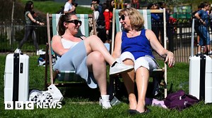 UK temperatures top 29C in hottest April day since 1949