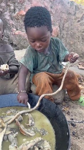 The daily life and diet of the Hazarbi tribe #africa