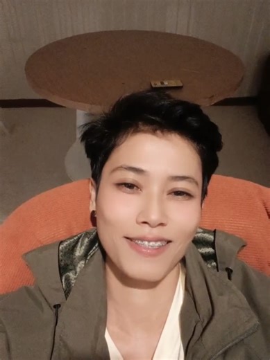 รับสมัครคนให้คิดถึง 1 อัตรา😆 ติ้กต้อกมันสนุกอย่างนี้นี่เอง นี่ไม่ชินหน้าตัวเองเลยอ่ะ สวยยังกะดีว่าท่านหนึ่ง 55555 #ทอมโสด #ทอมคบดี้_คบผู้หญิง อยู่ที่ #นอนโฮสเทล #เลดี้โฮสเทล