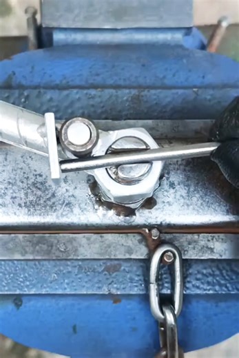 ​Amazing Workshop Hack: DIY Chain Link Bender