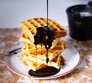 Homemade Chocolate Syrup (5 ingredients & 5 Mins)