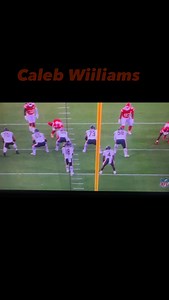 @chicagobears @ayeeecaleb I see the developments of new habits in these 2 preseason games...much more disciplined in the pocket. trusting his protection. surveying the field. excellent 2 minute drill. #dabears #BaldysBreakdowns | Brian Baldinger