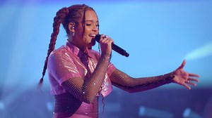 3.4M views · 451 reactions | You've never heard a Harry Styles cover quite like this one... Catch this early release from Sara James before tonight's episode of #AGTAllStars | Howie Mandel | Facebook