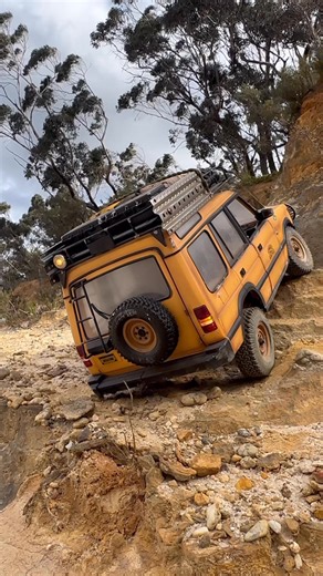 Land Rover Discovery 1:10 Scale RC Crawler | RC Jono