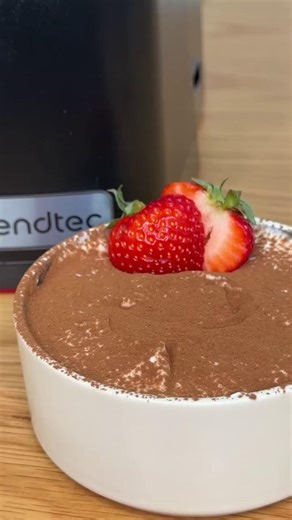 Who says tiramisu has to be saved for dessert? 🙌 These Tiramisu Overnight Oats from Blendtec Eesti are creamy, chocolatey, and packed with coffee flavor — the ultimate morning treat made in your Blendtec. Base (2 servings): • 90 g oats • 3 tbsp unsweetened cocoa powder • 1.5 tbsp chia seeds • 2 shots espresso • 240 ml plant-based milk • 2 tbsp maple syrup or honey • 1 tsp vanilla extract Topping: • 240 g Greek yogurt • Honey vanilla extract | Blendtec