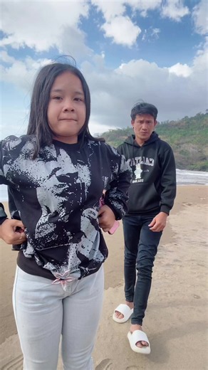 lagi liburan jg ngak lupa absen trend anak dan ayah satu ini | parents do this trend with their kids