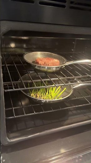 Meet the HexClad 12-Inch Hybrid Frypan—the ultimate kitchen upgrade! With its unique hexagonal