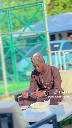 Exploring ABBA's Classic Style in 'Dancing Queen'