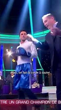 🥊 Hypnotisé, Willy Rovelli se prend pour un boxeur international.