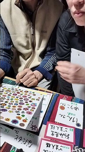 Choosing name tags 📛 and stickers is a lot of fun 🧨