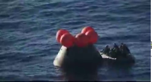 🚨🇺🇸 Recovery are boats circling the Artemis II capsule. Divers checking for toxic fumes before opening the hatch. Four humans who just looped the moon are sitting in a bobbing capsule waiting for someone to open the door.Source: NASA