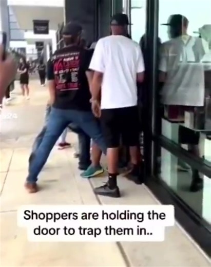 453K views · 13K reactions | THEY HAD ENOUGH! A group of people in Nashville, Tennessee, said enough is enough with these shoplifters and trapped them inside until law enforcement arrived. | Patriot One News | Facebook