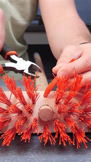 Cleaning Trick With a Brush | Panda Curioso