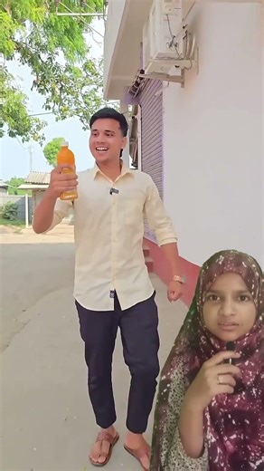 Duckling saves seriously injured cat 🐈 #DuckRescue #CuteAnimals #AnimalRescue