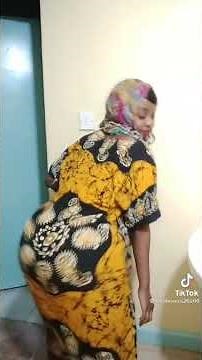 WoW. Hijab girl Twerking like professional. Hijab girls are pretty ❤️🌹.