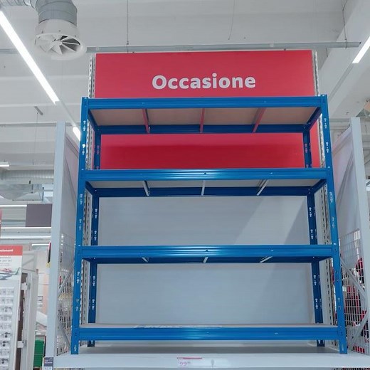 Scaffali in metallo e legno: più spazio e ordine in garage, ripostiglio e casa