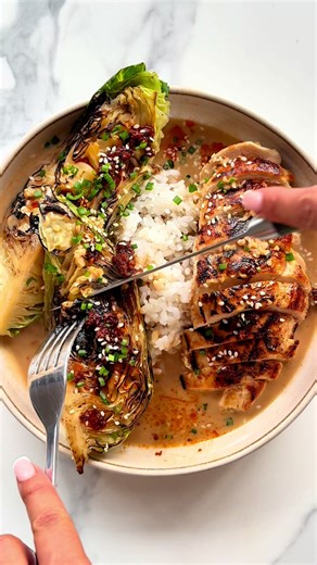 Episode 19 - Creamy miso, charred cabbage chicken brothy rice 🍚 I can’t think of anything better to have on a cold day, this warmed the soulll 😄 Protein 56g / Calorie 689 Recipe (serves 1): *click the link in my bio for the full details including ingredients list x -Cook the rice and set aside (I used microwave sticky rice). -Pat the chicken breast dry and season with paprika, garlic powder and a little salt. -Heat a non-stick pan over medium-high heat, lightly spray with oil if needed, add th