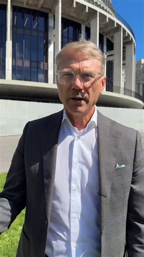 A message from in front of the Beehive… | Paul Goldsmith