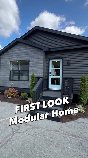 🎉This modular home is the “Pinot Noir” by Champion Homes! This prefab house is a brand new 2026 model! WATCH THE FULL TOUR ON THE CHANNEL FOR ALL THE INFO AND PRICING, link in bio! @Championhomes #modularhome #prefabhouse #manufacturedhomes #realestate #housetour