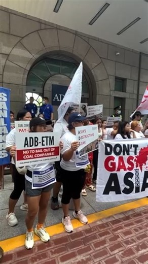 Climate advocates stage a creative protest dubbed “A Race Behind 1.5!” in front of the Asian Development Bank (ADB) Headquarters in Mandaluyong City on Tuesday, June 3, 2025. Coinciding with the 20th anniversary of the Asian Clean Energy Forum (ACEF), the action features a live skit, a symbolic race, and the public awarding of a “Trophy of Shame” to dramatize ADB’s alleged failure to align with the 1.5°C climate goal of the Paris Agreement. | via Maria Tan, ABS-CBN News | ABS-CBN News