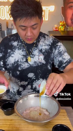 Replying to @dimsimlim How to double your chicken and tenderise it at the same time. You can use this for all types of stir frys, deep fry and basically all my recipes on this page. #velveting #velvetingchicken Ingredients: 200g Chicken breast 1 tsp of chicken powder 1 tsp of Yum Yum 1/2 tsp of salt 1/2 tsp of sugar 1/4 tsp baking soda (use powder if you dont have soda at home) 1/2 tsp of white pepper 1 tbs Cooking Oil 2-3 tbs water 2 tbs cornstarch 1 tsp sesame oil 1 tsp cooking wine Method 1. 