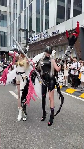 Lady Devimon & Angewomon #anime #game #fyp #angewoman #digimon #cos #cosplay #cosplayer #girl
