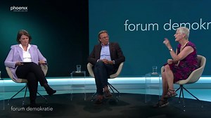 "forum demokratie" | Marieluise Beck (B'90/GRÜNE, Zentrum Liberale Moderne) erklärt, warum Menschen in der Ukraine bleiben und kämpfen. Die ganze Sendung zum Thema "Im Kampf mit den Despoten – Wie wehrhaft ist die Demokratie?" jetzt im Stream 📲 phoenix.de/s/dT | PHOENIX