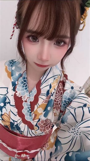 M I C H 米雪 on Instagram: "哼哼哼‼️ 现学现卖🫣 眼睛会了脑不会🫨 朋友表示这森气气的鸭子一点都不凶🙇🏻‍♀️ ❄️没事 可爱就行🧏🏻‍♀️🤣 #michmixue #yukata #girl #dance #angry #fyp #trend"